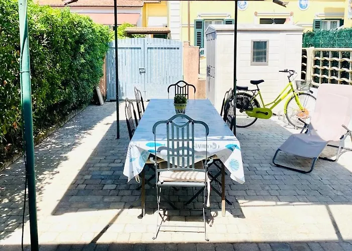 50mt From Sea White 2 Bedr Outdoor Semesterbostad Marina di Pietrasanta