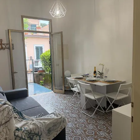 50mt From Sea White 2 Bedr Outdoor Vakantiehuis