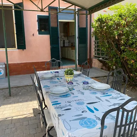 50mt From Sea White 2 Bedr Outdoor Vakantiehuis *