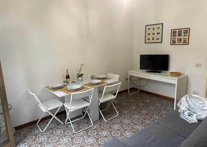 50mt From Sea White 2 Bedr Outdoor 마리아나디피에트라산타